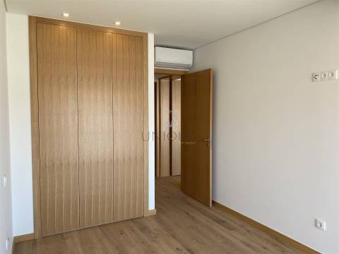 Apartamento T2 no centro de Aveiro com arrumos e lugar de garagem