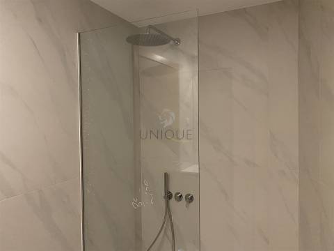 Apartamento T2 no centro de Aveiro com arrumos e lugar de garagem