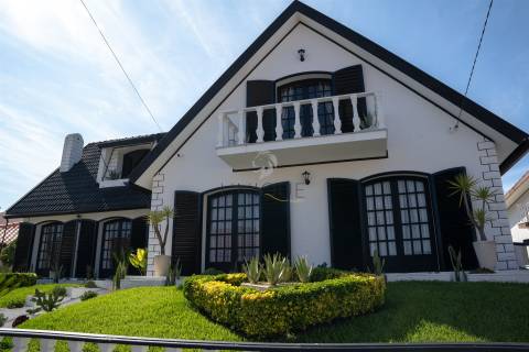 Moradia T4+1 no Silveiro, Oiã