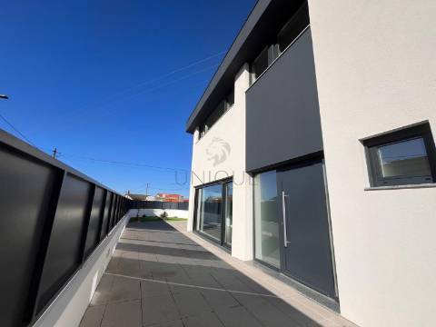 Moradia T3 na Gafanha do Carmo, Ílhavo | Moderna, Perto da Praia e Garagem