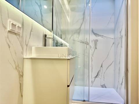 Apartamento T3 Duplex em Vila Nova de Gaia | Vista Rio e Mar, Varanda e Garagem