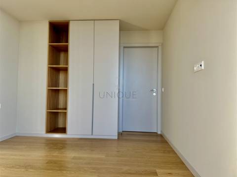 Apartamento T3 Duplex em Vila Nova de Gaia | Vista Rio e Mar, Varanda e Garagem