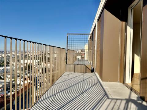 Apartamento T3 Duplex em Vila Nova de Gaia | Vista Rio e Mar, Varanda e Garagem