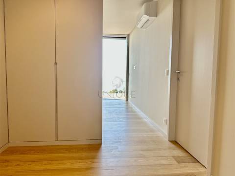 Apartamento T3 Duplex em Vila Nova de Gaia | Vista Rio e Mar, Varanda e Garagem