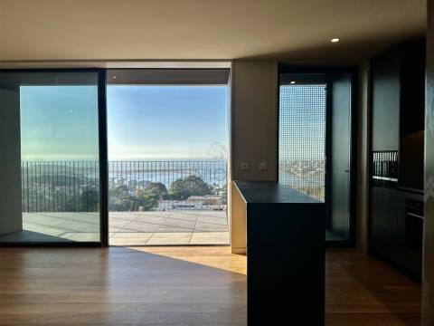 Apartamento T3 Duplex em Vila Nova de Gaia | Vista Rio e Mar, Varanda e Garagem