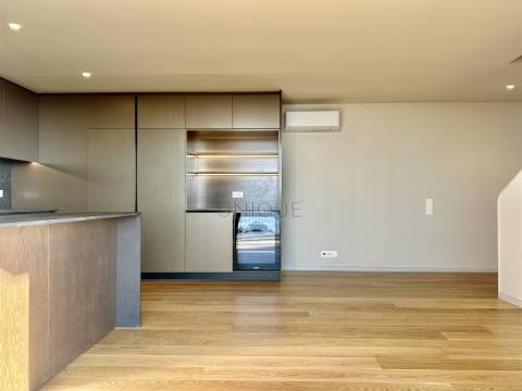 Apartamento T3 Duplex em Vila Nova de Gaia | Vista Rio e Mar, Varanda e Garagem