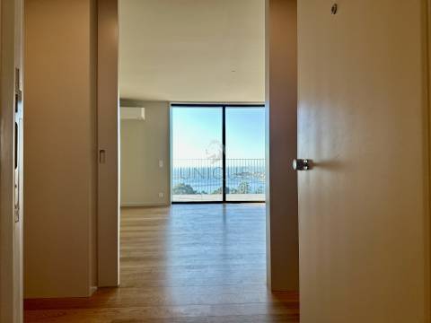 Apartamento T3 Duplex em Vila Nova de Gaia | Vista Rio e Mar, Varanda e Garagem