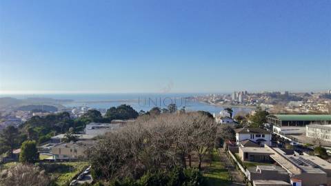 Apartamento T3 Duplex em Vila Nova de Gaia | Vista Rio e Mar, Varanda e Garagem