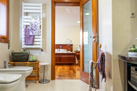 Moradia T4 em Esgueira, Aveiro | 3 Pisos, Anexos e Quintal 600m²