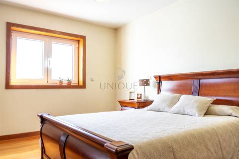 Moradia T4 em Esgueira, Aveiro | 3 Pisos, Anexos e Quintal 600m²