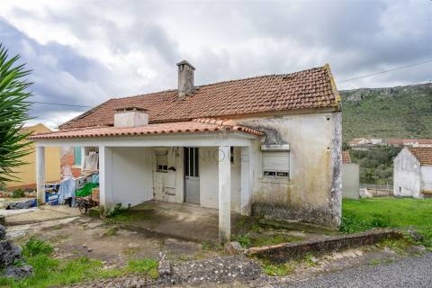 Moradia T4 para renovar