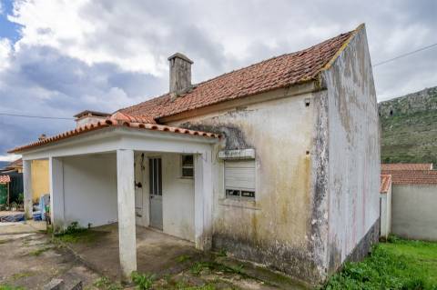 Moradia T4 para renovar