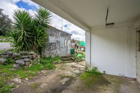 Moradia T4 para renovar