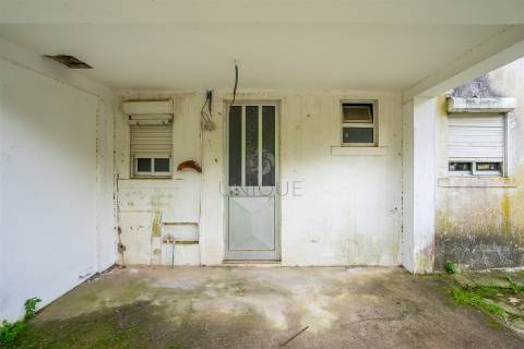 Moradia T4 para renovar