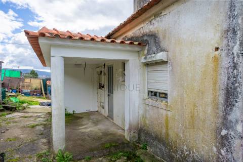 Moradia T4 para renovar