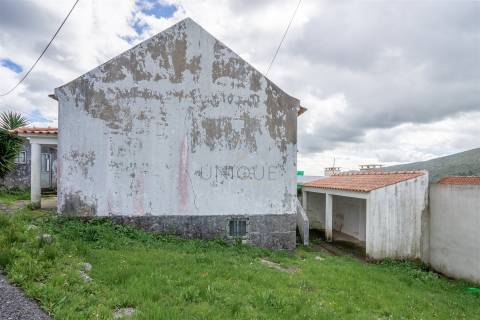 Moradia T4 para renovar