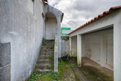 Moradia T4 para renovar