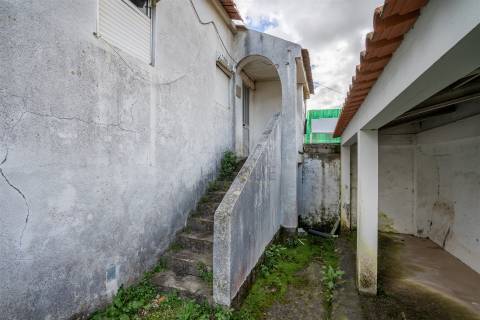 Moradia T4 para renovar