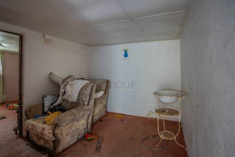 Moradia T4 para renovar