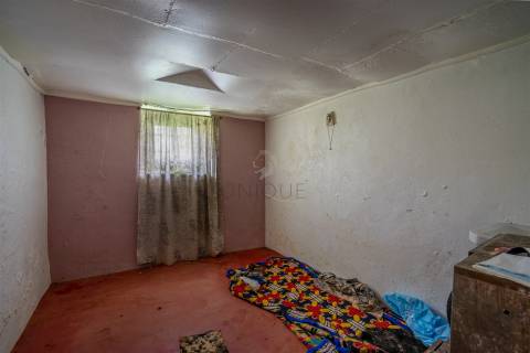 Moradia T4 para renovar