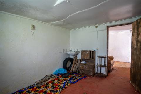 Moradia T4 para renovar