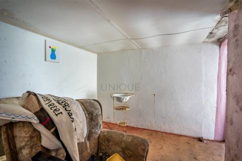 Moradia T4 para renovar