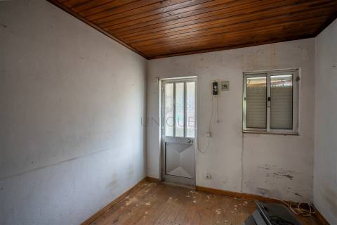 Moradia T4 para renovar