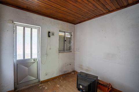 Moradia T4 para renovar