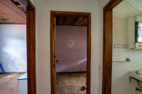 Moradia T4 para renovar