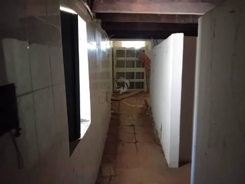 Moradia T4 para Recuperar em Esgueira | Terreno 435m²