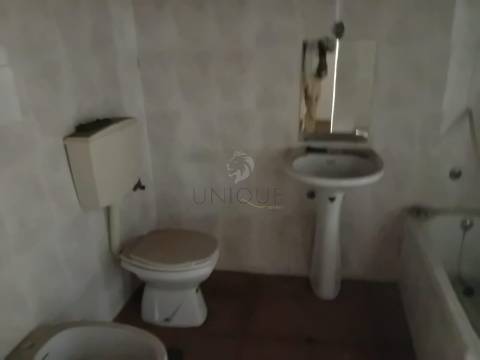 Moradia T4 para Recuperar em Esgueira | Terreno 435m²