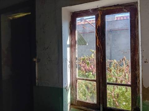 Moradia T4 para Recuperar em Esgueira | Terreno 435m²