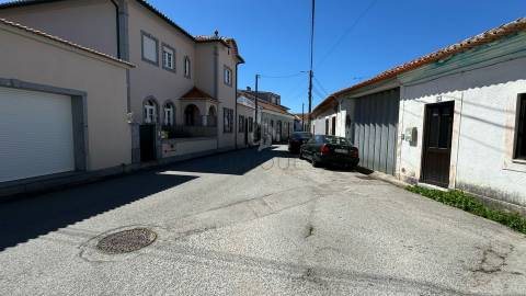 Moradia T4 para Recuperar em Esgueira | Terreno 435m²