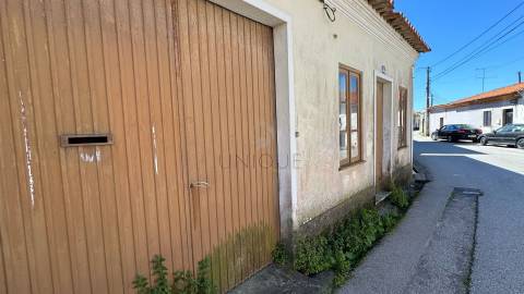 Moradia T4 para Recuperar em Esgueira | Terreno 435m²