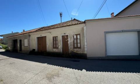 Moradia T4 para Recuperar em Esgueira | Terreno 435m²