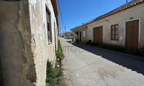 Moradia T4 para Recuperar em Esgueira | Terreno 435m²