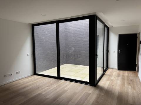 Apartamento T1 Novo no Centro de Aveiro | Varanda e Garagem