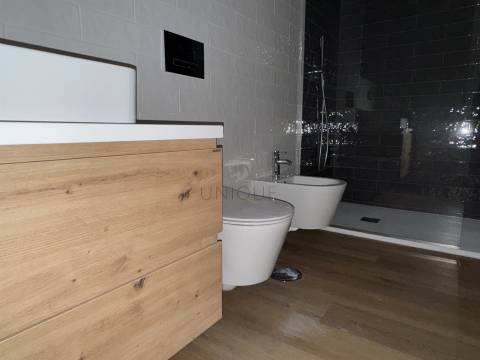 Apartamento T1 Novo no Centro de Aveiro | Varanda e Garagem