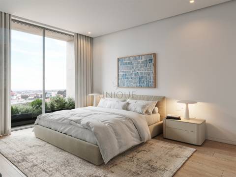 T4 Duplex Exclusivo na Praia da Barra | Terraço Panorâmico e Piscina Privativa