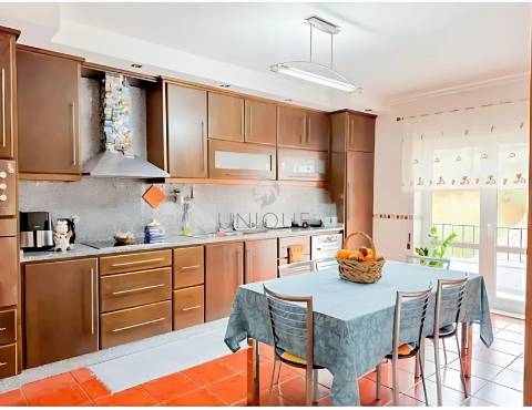 Moradia T4 em Bragança | Espaço, Conforto e Localização Central