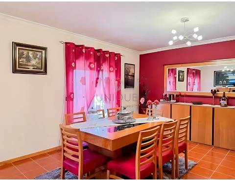 Moradia T4 em Bragança | Espaço, Conforto e Localização Central