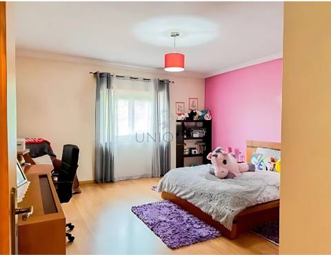 Moradia T4 em Bragança | Espaço, Conforto e Localização Central