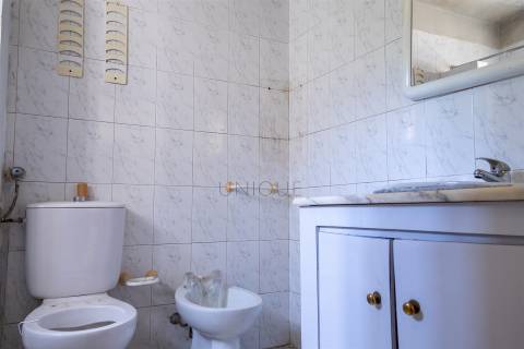 Duas Moradias para Remodelar em Fornos, Castelo de Paiva | Venda Conjunta