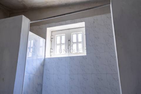 Duas Moradias para Remodelar em Fornos, Castelo de Paiva | Venda Conjunta