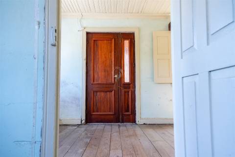 Duas Moradias para Remodelar em Fornos, Castelo de Paiva | Venda Conjunta