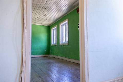 Duas Moradias para Remodelar em Fornos, Castelo de Paiva | Venda Conjunta