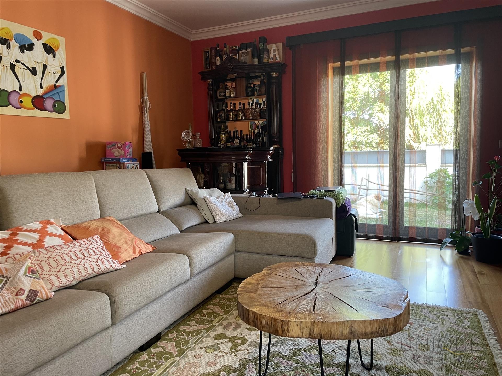 Moradia T4 com Garagem Fechada, Jardim e Terraço a 5 minutos do Centro de Aveiro