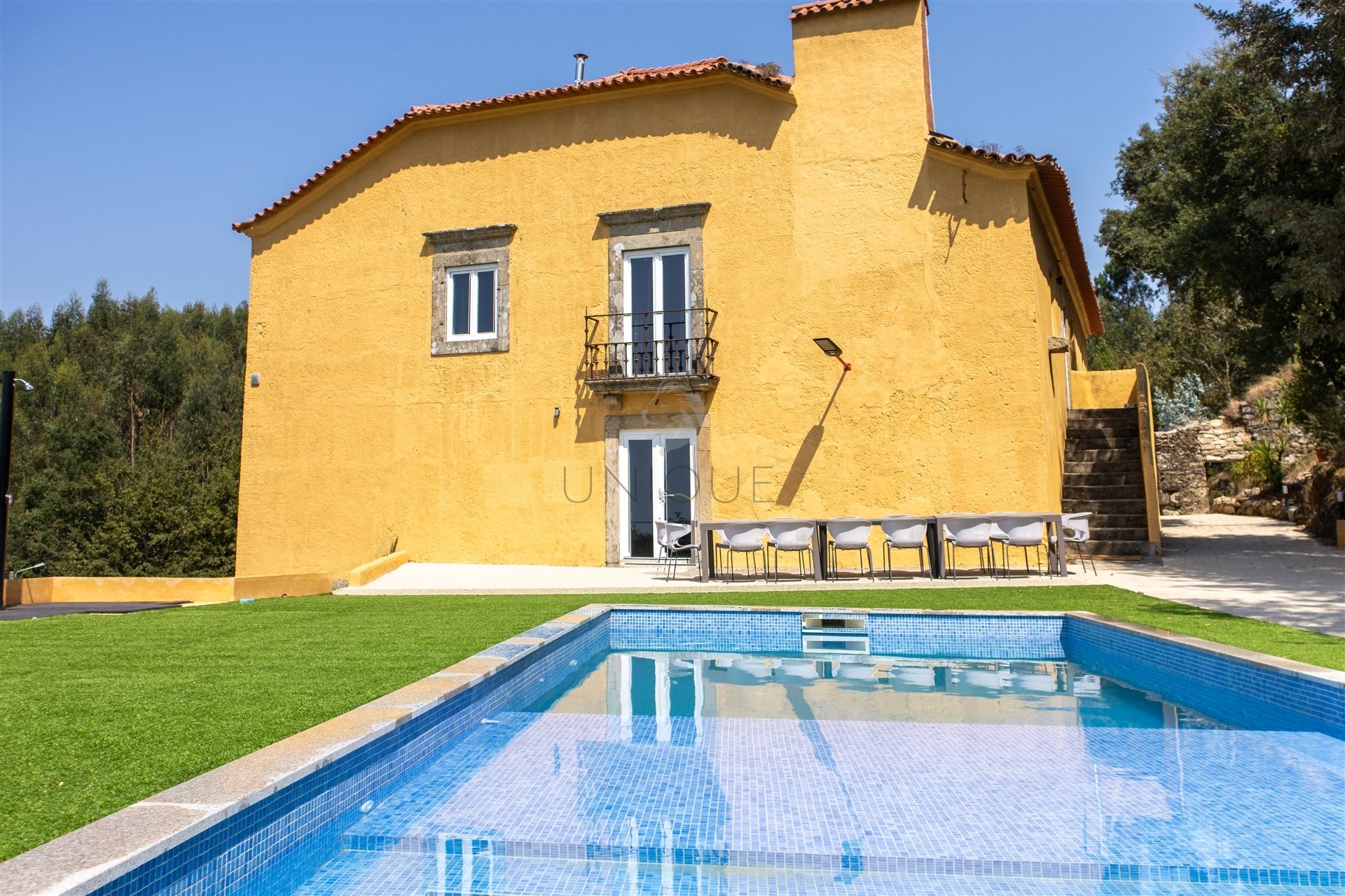 Moradia Isolada com Piscina e Capela