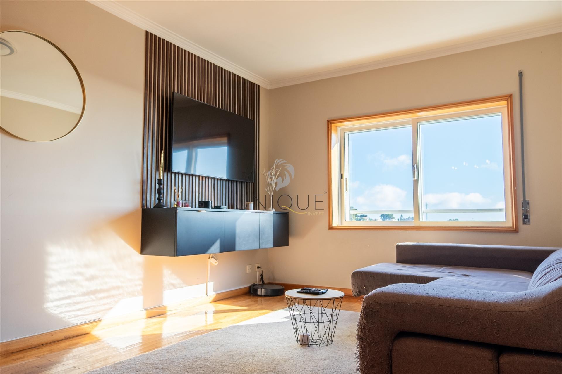 Apartamento T1 em Gaia com Vista Mar e Garagem Box