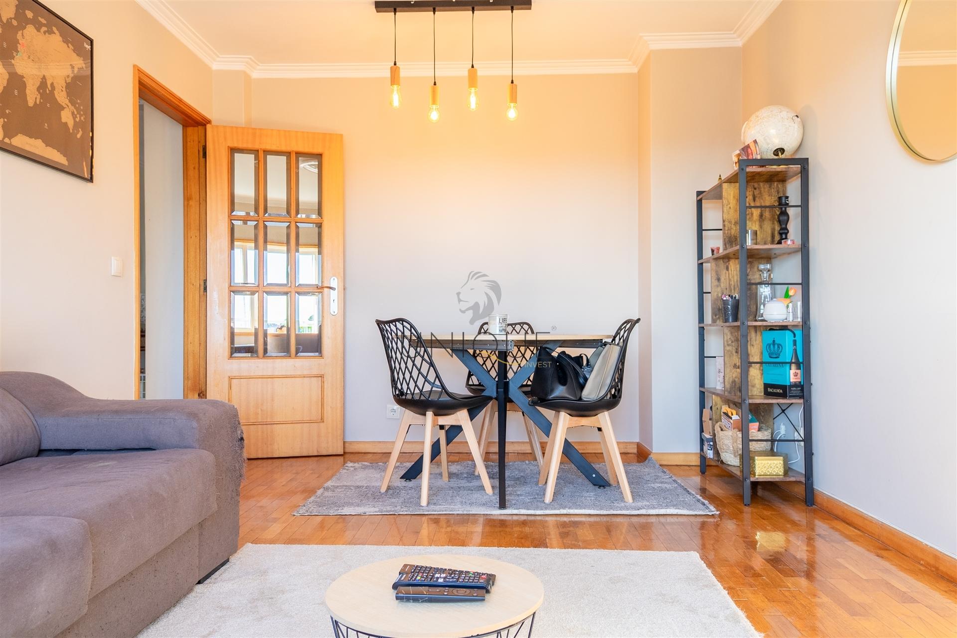 Apartamento T1 em Gaia com Vista Mar e Garagem Box